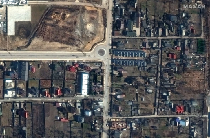 Image satellite publiée le 4 avril 2022 par la société américaine Maxar Technologies et montrant une vue de la rue Iablonska dans la ville ukrainienne de Boutcha, au nord-ouest de Kiev, le 19 mars 2022