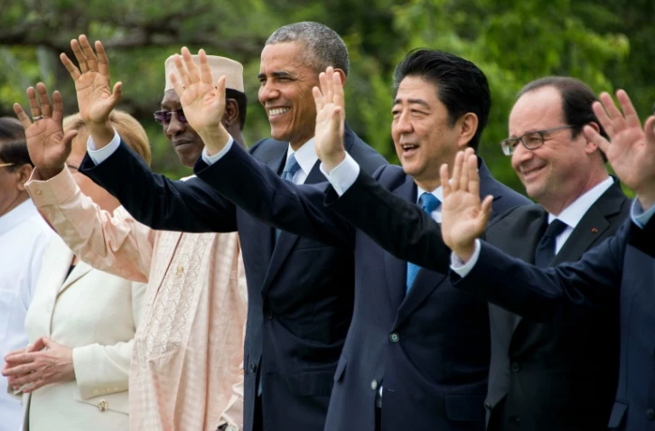 Barack Obama entre Idriss Deby Itno,  Shinzo Abe et François Hollande lors du G7 le 27 mai 2016 à Shima