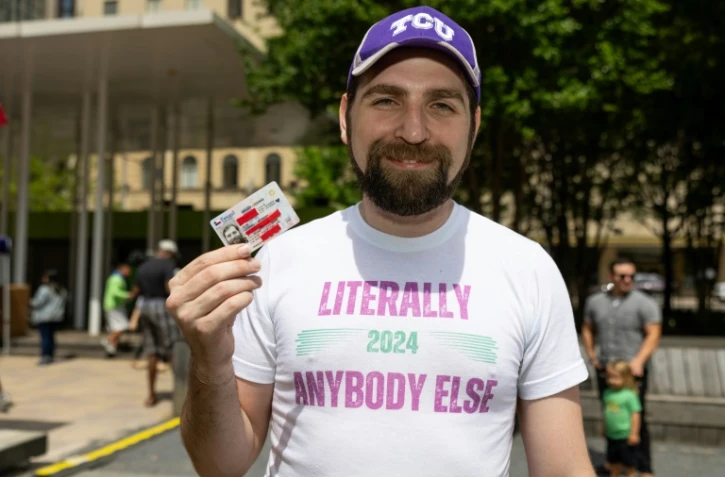 "Littéralement N'importe Qui D'autre" dans un parc à Dallas, Texas, le 6 avril 2024