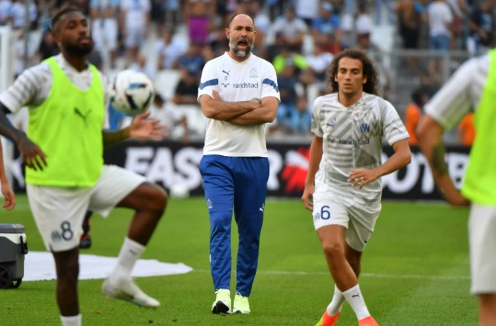 Le nouvel entraîneur marseillais Igor Tudor supervise l'échauffement de ses joueurs avant d'affronter l'AC Milan au stade Vélodrome, le 31 juillet 2022 