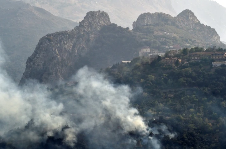 Des feux de fôret à Ait Daoud, dans le nord de l'Algérie, le 13 août 2021