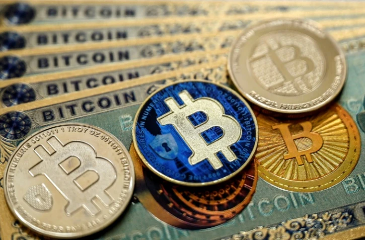 Un nombre croissant d'entreprises misent sur le bitcoin pour diversifier leurs réserves, contrer l'inflation ou attirer les investisseurs, une stratégie à fort potentiel mais à haut risque