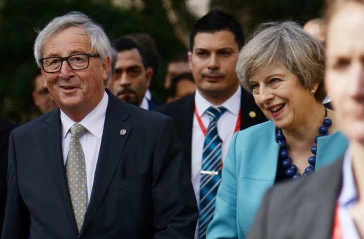 Theresa May (d) et Jean-Claude Juncker (g), le 3 février 2017 à La Valette (Malte)