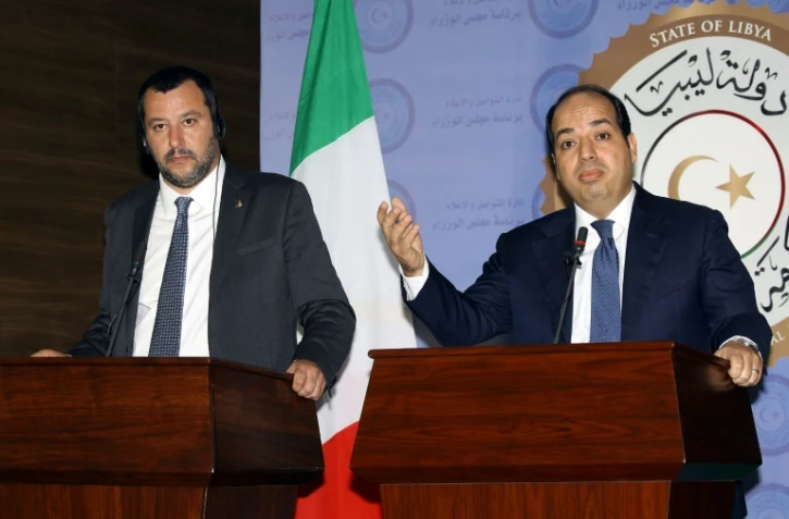 Le ministre italien de l'Intérieur Matteo Salvini et le vice-Premier ministre Ahmed Maiteeq lors d'une conférence de presse à Tripoli le 25 juin 2018
