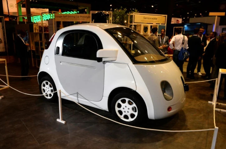 La petite voiture signée Google au salon Viva de Paris, le 30 juin 2016
