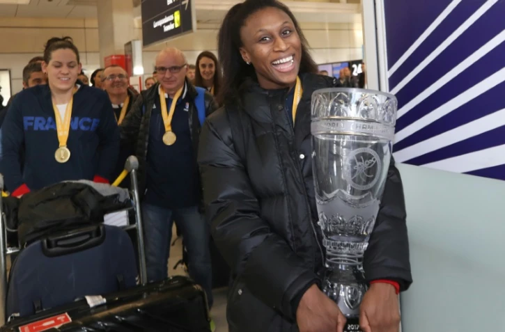 La capitaine de l'équipe de France féminine de handball Siraba Dembélé, le 18 décembre 2017 à Roissy