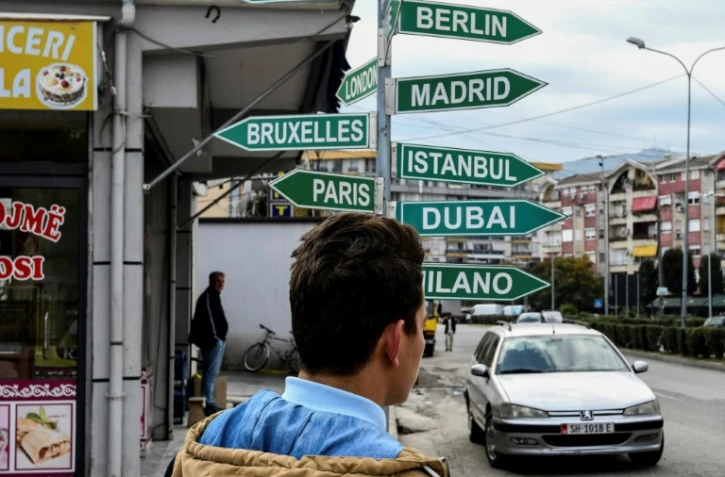 Un Albanais qui a tenté d'obtenir l'asile en France à Shkoder, en Albanie, le 6 novembre 2017
