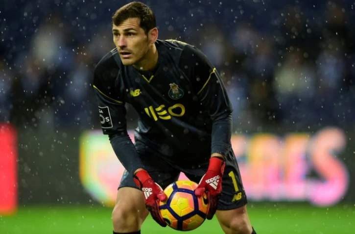 Le gardien de but espagnol du FC Porto Iker Casillas contre le Maritimo Funchal en Championnat du Portugal, le 15 décembre 2016 à Porto