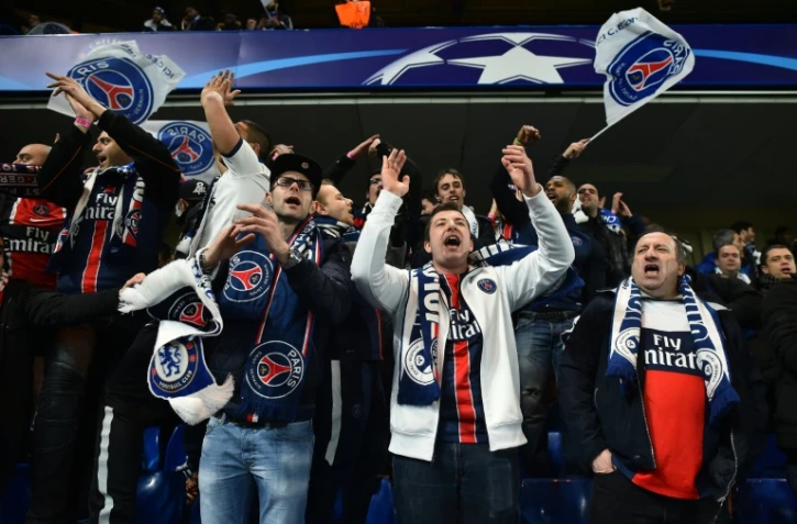 Les supporters du Paris Saint-Germain chantent dans les tribunes de Stamford Bridge, Ă Londres, avant leur 8e de finale retour face Ă Chelsea, le 9 mars 2016