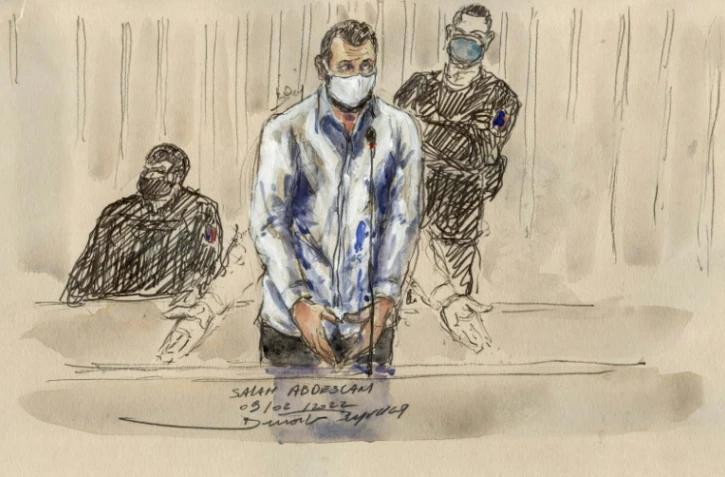 Croquis d'audience montrant le principal accusé au procès du 13-Novembre Salah Abdeslam dans le prétoire de la cour d'assises spéciale de Paris, le 9 février 2022
