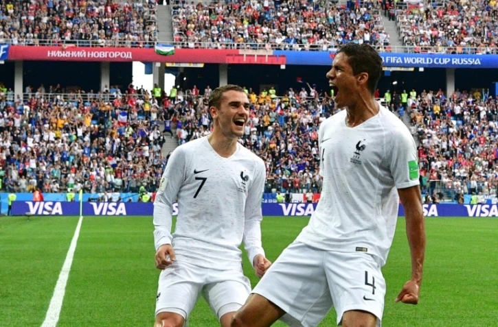 Raphaël Varane et Antoine Griezmann buteurs lors de la victoire face à l'Uruguay 2-0 en quarts de finale du Mondial le 6 juillet 2018