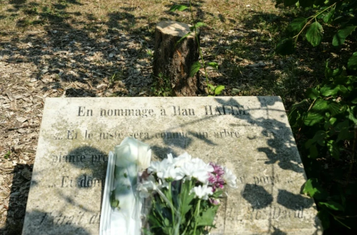Le mémorial en hommage à Ilan Halimi à Epinay-sur Seine (Seine-Saint-Denis) le 15 août 2025, après sa dégradation