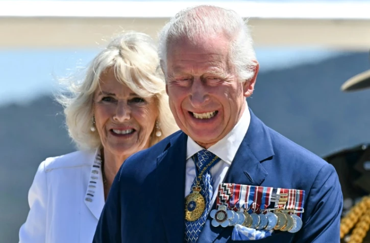 Le roi Charles III et la reine Camilla arrivent à l'établissement de défense Fairbairn à Canberra le 21 octobre 2024, lors d'une visite royale de six jours à Sydney et Canberra