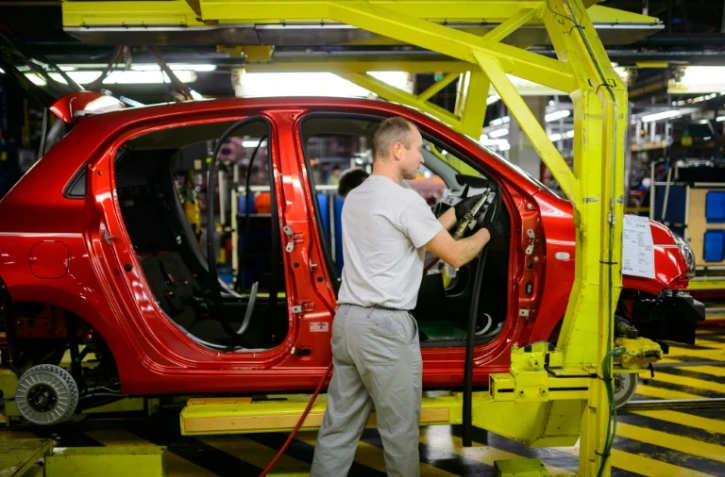 Une chaîne de montage à l'usine Renault le 24 février 2016 à Novo Mesto en Slovénie