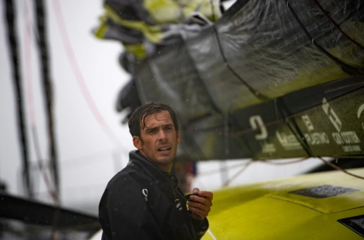 Le skipper français Charlie Dalin lors d'une sortie de préparation au Vendée Globe, le 30 septembre 2020 au large de Port-la-Forêt dans l'ouest de la France