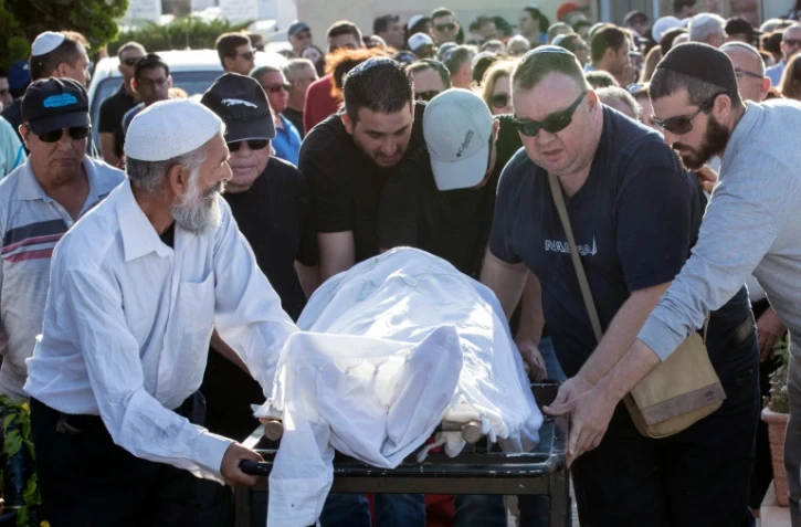 Funérailles de l'Israélien Ido Ben Aryeh, 42 ans, tué dans une attaque perpetrée par deux Palestiniens à Tel Aviv, au cimetière de Yavne, dans le sud d'Israël le 9 juin 2016