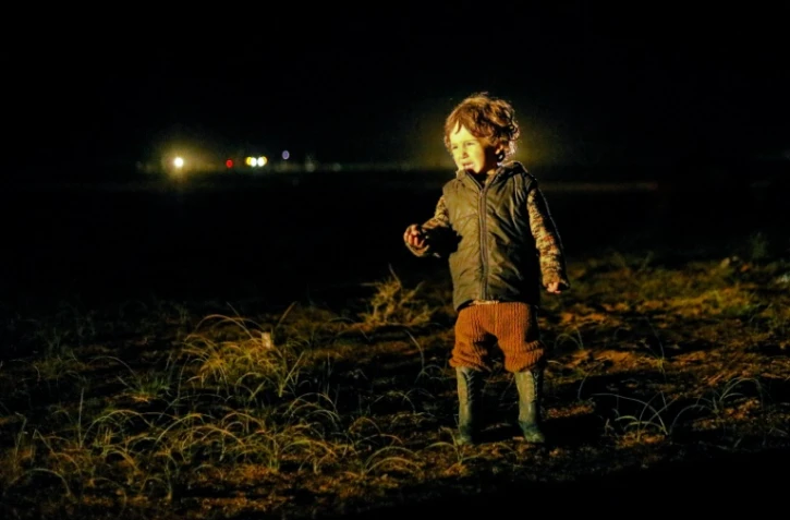 Un enfant évacué de la dernière poche tenue par l'Etat islamique (EI) à Baghouz (est de la Syrie), le 25 février 2019