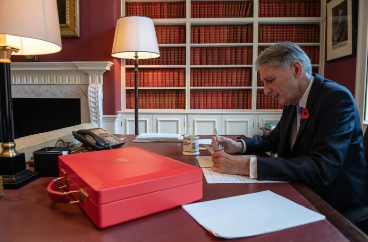 Le Chancellor of the Exchequer britannique Philip Hammond dans son bureau de Downing Street, avant l'annonce de son budget, le 28 octobre 2018, à Londres