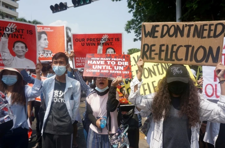 Manifestation contre le coup d'Etat militaire, le 23 février 2021 à Rangoun, en Birmanie