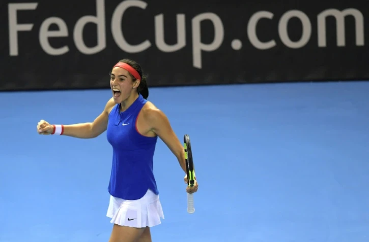 La Française Caroline Garcia exulte après sa victoire face à la Tchèque Petra Kvitova en finale de Fed Cup, le 12 novembre 2016 à Strasbourg