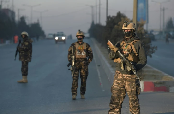 Des forces de sécurité afghanes sur les lieux d'un attentat, le 21 janvier 2018 à Kaboul
