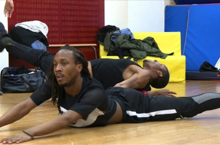 Capture d'écran d'une vidéo de l'AFPTV de Rashaad, dit "Mother Rheeda", un des pionniers du voguing en France