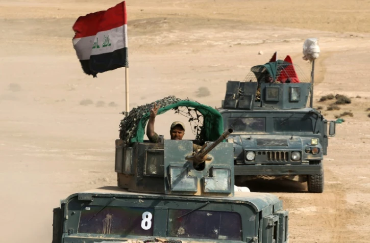 Des membres des forces irakiennes, le 27 octobre 2016 près d'un village au sud de Mossoul
