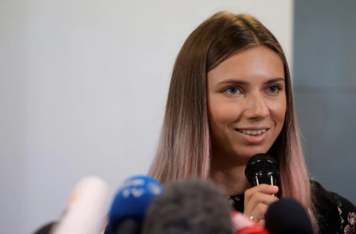 L'athlète bélarusse Krystsina Tsimanouskaya lors d'une conférence de presse un jour après son arrivée en Pologne, le 5 août 2021 à Varsovie 