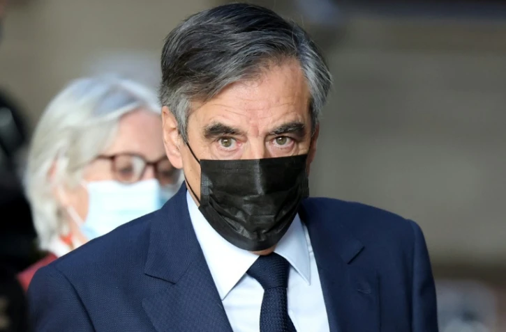 François Fillon et sa femme Penelope arrivent au palais de justice de Paris pour leur procès en appel, le 22 novembre 2021