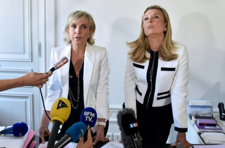 Les deux avocates de Jacqueline Sauvage, Janine Bonaggiunta (G) et Nathalie Tomasini, lors d'une conférence de presse, le 12 août, à Paris