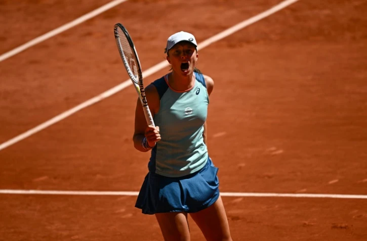 La Polonaise Iga Swiatek après sa victoire en demi-finale de Roland-Garros contre la Russe Daria Kasatkina le 2 juin 2022 à Paris
