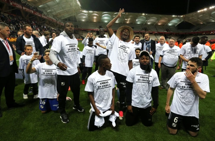 Les joueurs d'Amiens en liesse à l'issue de leur montée dans l'élite, le 19 mai 2017 sur la pelouse de Reims