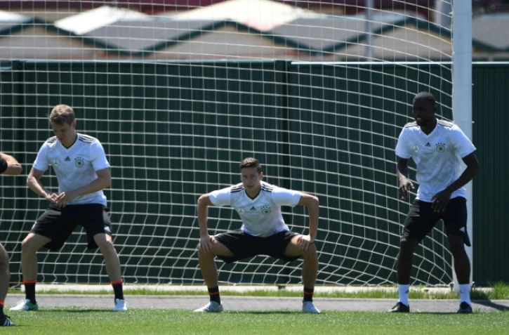 Le milieu Julian Draxler (c) lors d'une séance d'entraînement de la Mannschaft à Sotchi, le 17 juin 2017  