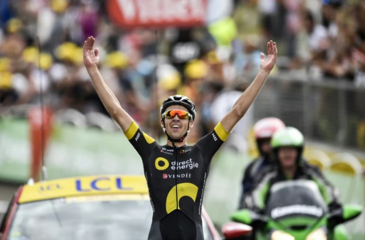 Le Français Lilian Calmejane (Direct Energie) vainqueur en solitaire de la 8e étape du Tour de France, dans la station des Rousses, le 8 juillet 2017