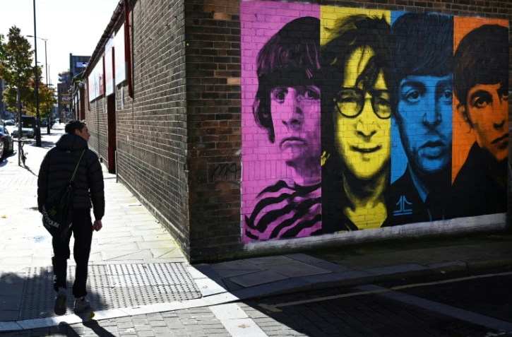Une fresque murale à l'effigie des quatre Beatles sur la façade d'un immeuble de Liverpool, dans le nord-ouest de l'Angleterre, le 13 octobre 2020