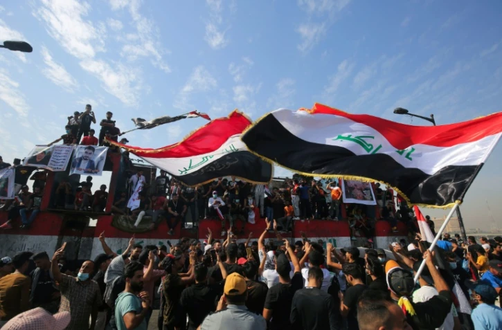 Des manifestants irakiens sur la place Tahrir à Bagdad, le 25 octobre 2020 