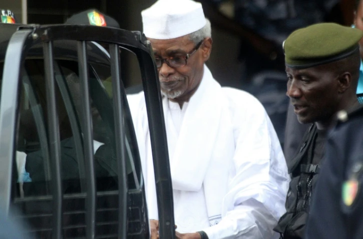 L'ex-président tchadien Hissène Habré (en blanc), le 2 juillet 2013 à Dakar