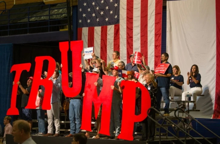 Des partisans accueillent le candidat républicain à la présidentielle américaine Donald Trump à Austin, au Texas, le 23 août 2016