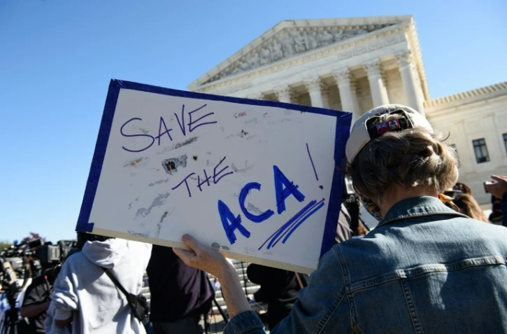 Un manifestant devant la Cour suprême des Etats-Unis à Washington le 10 novembre 2020