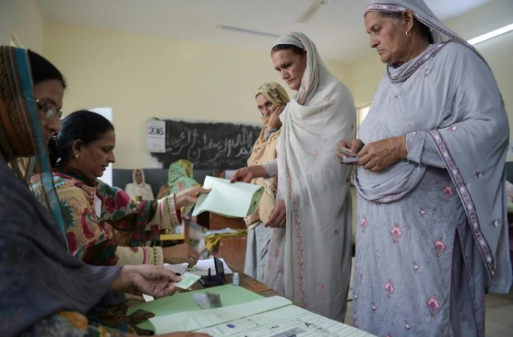 Des Pakistanaises dans un bureau de vote pour les élections législatives, le 25 juillet 2018 à Islamabad