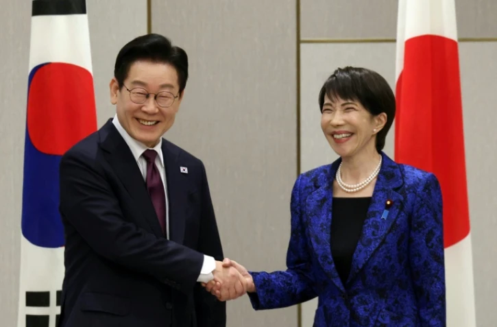 La Première ministre japonaise Sanae Takaichi et le président sud-coréen Lee Jae Myung lors d'une rencontre à Nara, le 13 janvier 2026 au Japon