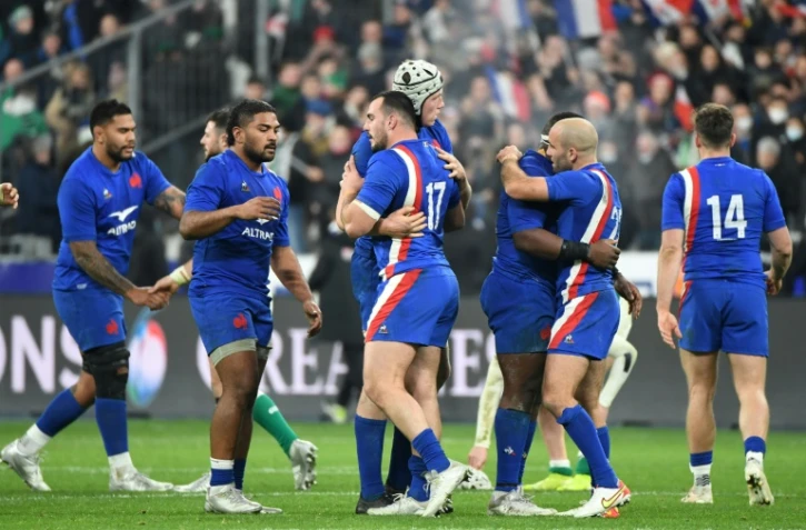 Les joueurs du XV de France ravis de leur victoire sur l'Irlande dans le Tournois des six nations à Saint-Denis, le 12 février 2022