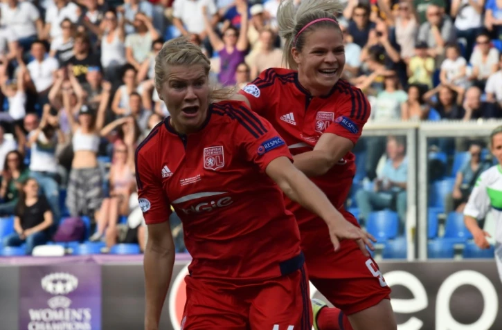 Les attaquantes de l'OL Ada Hegerberg et Eugénie Le Sommer après un but contre Wolfsburg en finale de la Ligue des champions 2016, le 26 mai à Reggio Emilia