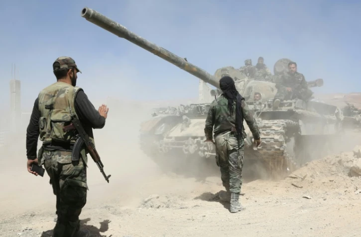 Les forces prorégime avancent en direction de Douma, dernière poche rebelle aux portes de Damas, le 7 avril 2017