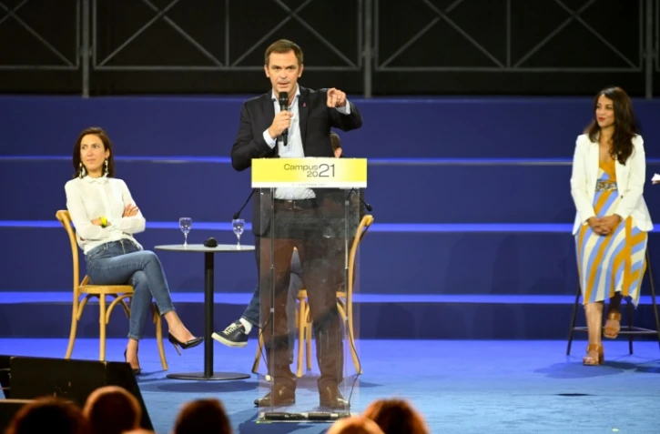 Le ministre de la Santé Olivier Véran à la tribune de l'université de rentrée de La République en marche à Avignon, le 2 octobre 2021 