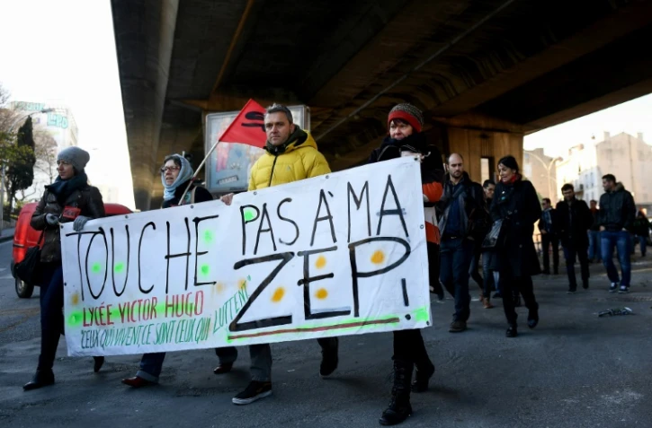 Des enseignants manifestent pour le maintien en éducation prioritaire de leur établissement, à Marseille, le 5 janvier 2017