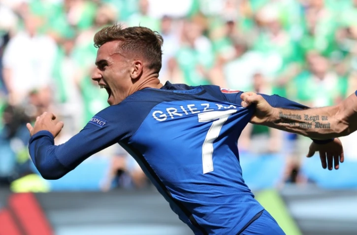 L'attaquant de l'équipe de France Antoine Griezmann inscrit un doublé lors de l'Euro face à l'Eire au Parc OL, le 26 juin 2016