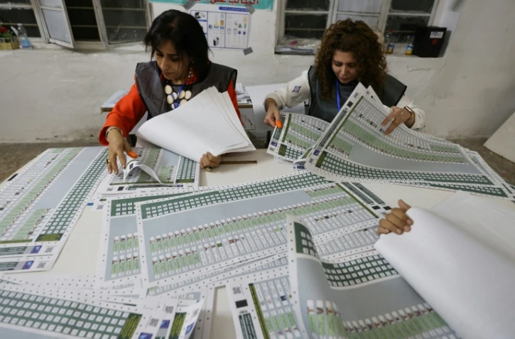 Dépouillement des bulletins de vote lors des élections législatives, lle 11 novembre 2025 à Bagdad, en Irak