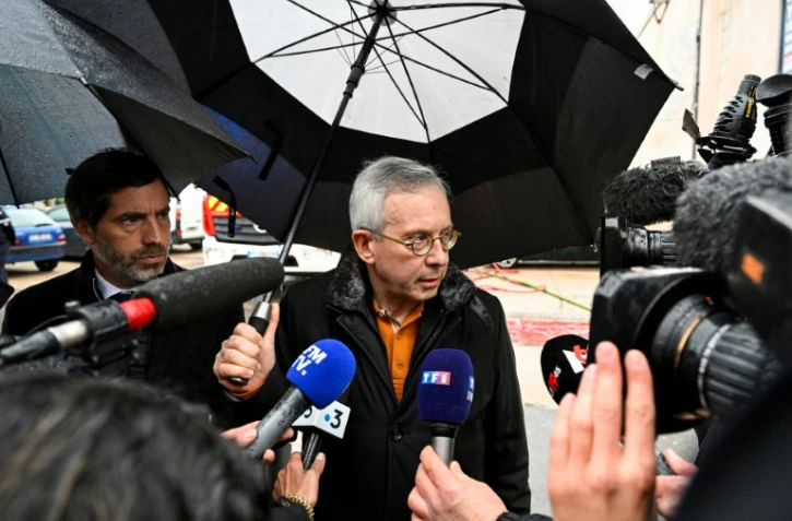 Le préfet de Meurthe-et-Moselle Yves Séguy sur les lieux de l'incendie qui fait cinq morts à Neuves-Maisons, le 30 novembre 2025