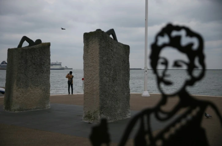 Statue en métal de Vera Lynn à Douvres, dans le sud de l'Angleterre, le 19 mars 2018